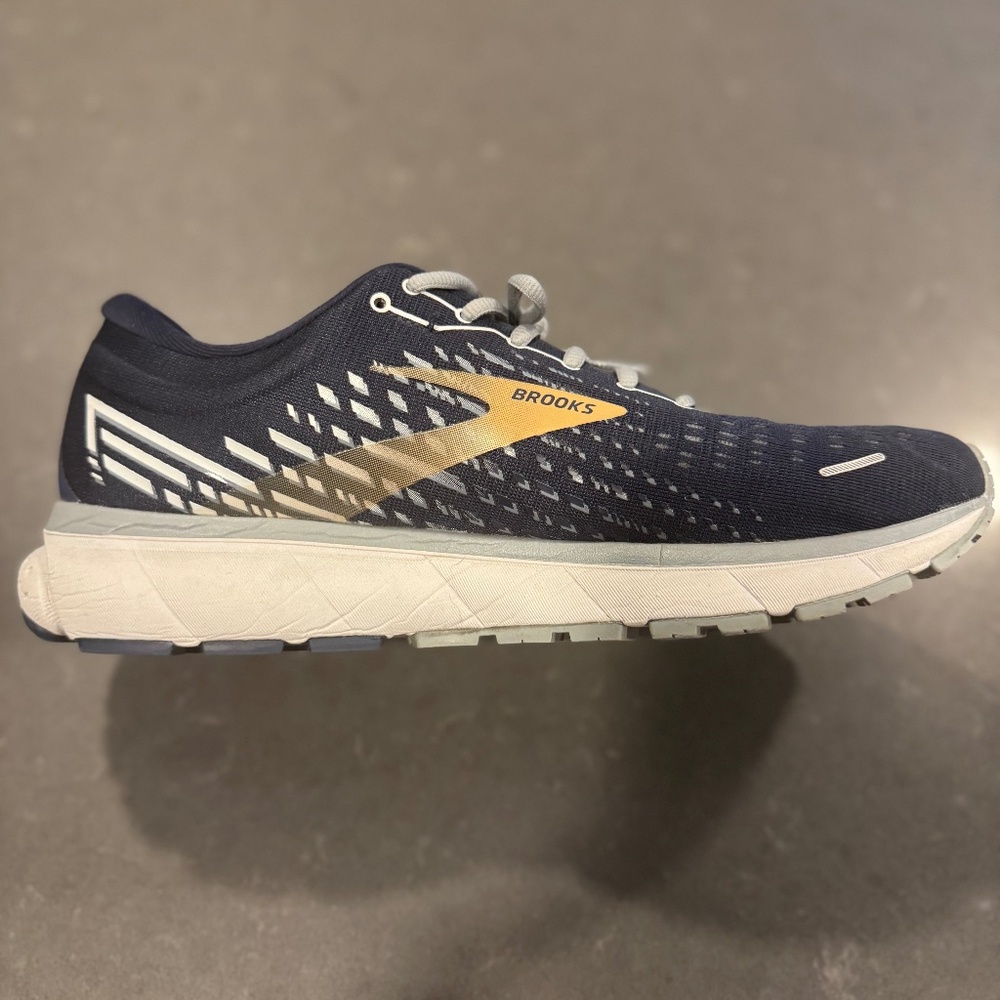 Brooks Ghost 13 Men's Size 11.5  Peacoat / Grey / Gold